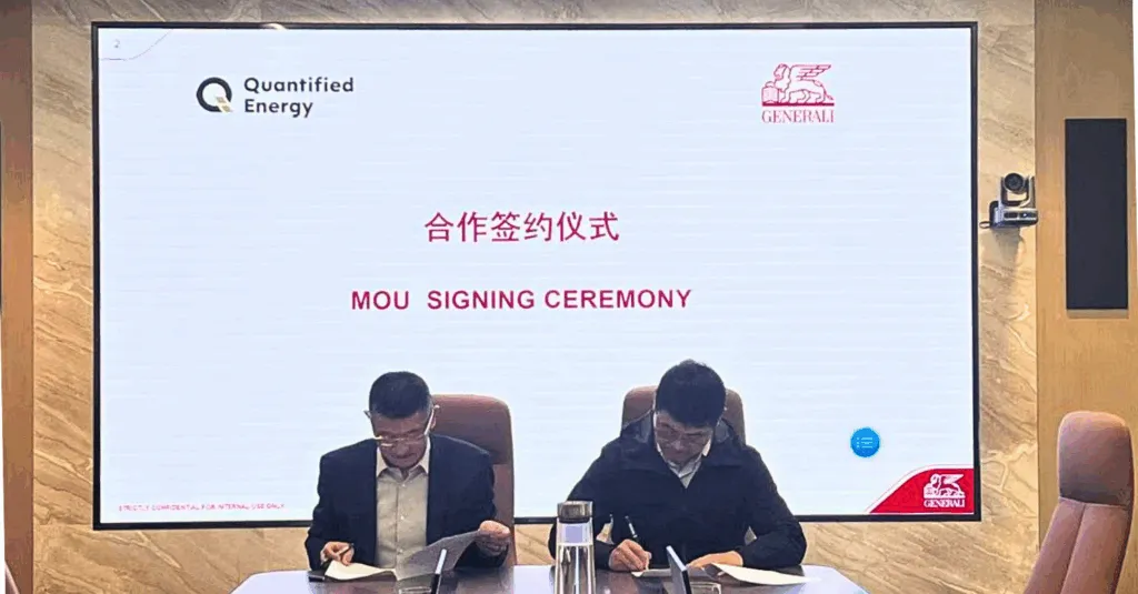 Mr. Jack YUAN (left), CEO at Generali China Insurance, and Dr. Yan WANG (right), CEO and Co-founder of Quantified Energy, signing the Memorandum of Understanding (MOU) to Revolutionize Solar Power Plant Insurance with Drone Technology